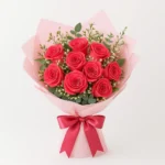 باقة ورد أحمر طبيعي – 10 ورود مع تغليف وردي فاخر | ورد روزا باقة ورد أحمر طبيعي – 10 ورود مع تغليف وردي فاخر | ورد روزا