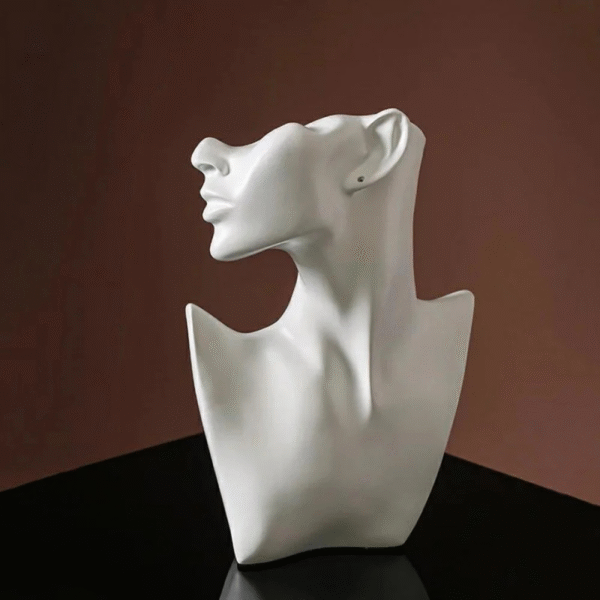 مجسم ملكان فاخر لعرض المجوهرات بأسلوب أنيق يبرز جمال قطعك