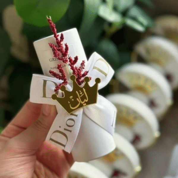 بكج توزيعات فاخر 48 قطعة (12 مرايا - 12 شنط إكسسوارات - عطر ميني 25 مل - ستاند أكريليك مع كسرة عود)