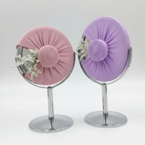 توزيعات مرايا ميني بقاعدة فضية – مع تغليف قماش ياباني ولون القماش وشكل المرايا حسب الطلب