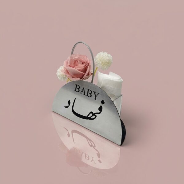 31-1 ورد طاولة خدمة ستيل فضي باسم حسب الطلب مع علبة للمناديل | ورد روزا